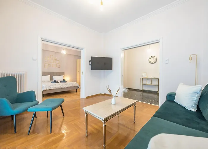 Golden Comfort With Courtyard By Greece Apartments