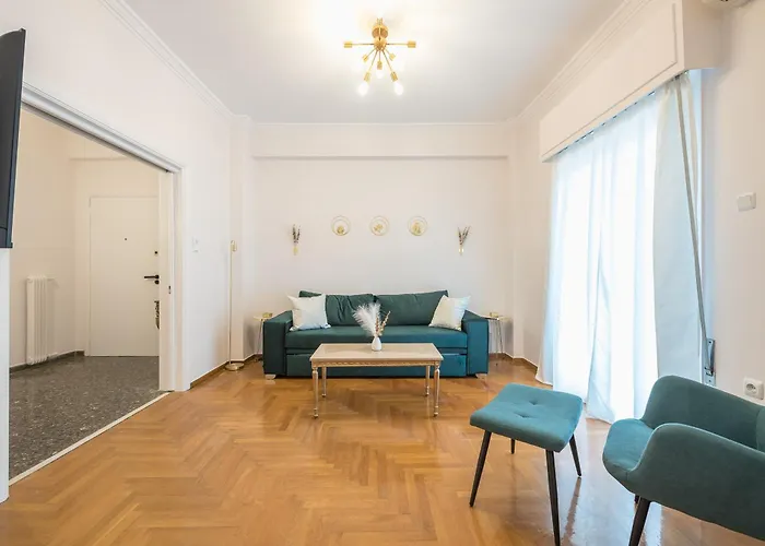 Golden Comfort With Courtyard By Greece Apartments
